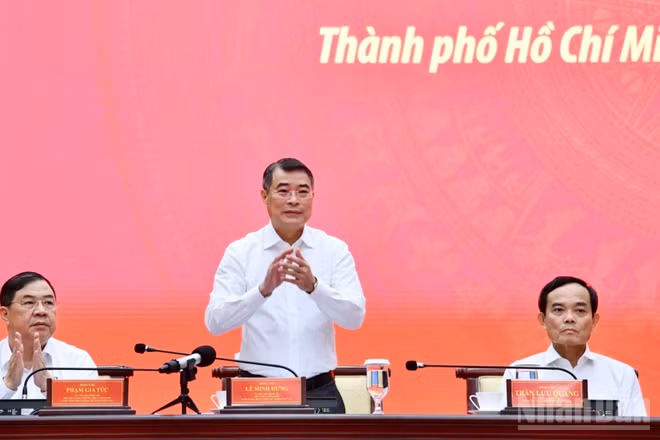 Thủ tướng Chính phủ Lê Minh Hưng chủ trì cuộc làm việc với Ban Thường vụ Thành ủy Thành phố Hồ Chí Minh. (Ảnh: THANH GIANG)