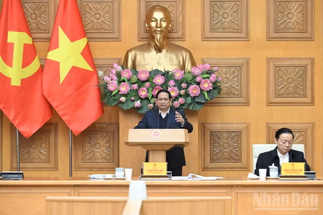 Thủ tướng Chính phủ Phạm Minh Chính chủ trì cuộc họp đánh giá tiến độ thực hiện "Chiến dịch Quang Trung". (Ảnh: TRẦN HẢI)