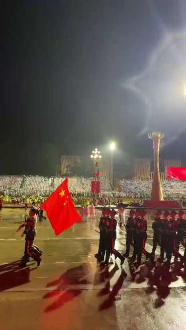 Khối quân nhân Trung Quốc tiến vào Quảng trường Ba Đình trước giờ tổng duyệt