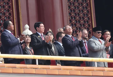 Chủ tịch nước Lương Cường cùng các nhà lãnh đạo thế giới trên lễ đài (Ảnh: Lâm Khánh/TTXVN) 