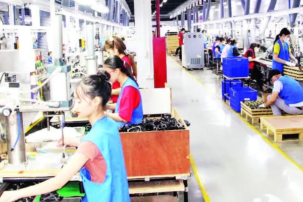 Sản xuất linh kiện điện tử ở Khu công nghiệp Đông Mai, Quảng Ninh.