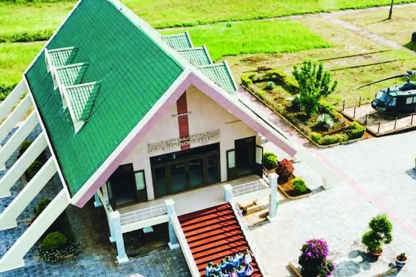 Nhà bảo tàng Đường 9-Khe Sanh, nơi trưng bày những hình ảnh, vũ khí của quân giải phóng, lính Mỹ và lính quân đội chế độ cũ.