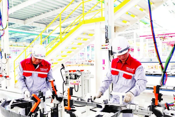 Dây chuyền sản xuất tại Nhà máy ô-tô Thành Công Việt Hưng, Quảng Ninh.