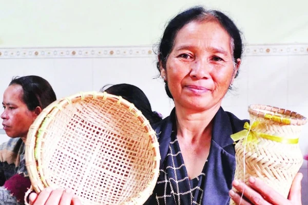 Các sản phẩm vừa mang lại giá trị về kinh tế, vừa tạo thêm công ăn việc làm cho người dân thôn Duệ.