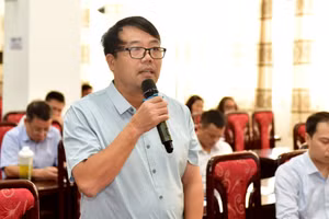 Đại diện nhà đầu tư phát biểu ý kiến tại buổi đối thoại.