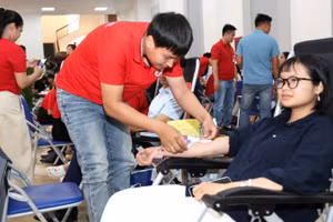 Hơn 3.000 người dân Lai Châu tham gia hiến máu tình nguyện dự kiến sẽ cho hơn 1.000 đơn vị máu.
