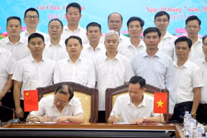 Đại diện hai bên ký kết biên bản hội đàm lần thứ 2 đối với các nội dung đã đề ra.