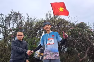 Vận động viên đầu tiên chinh phục đỉnh Tả Liên Sơn tại Giải lần này.