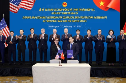 Tổng Bí thư Tô Lâm chứng kiến lễ trao Hợp đồng mua hệ thống xạ trị ung thư proton Mevion S250-FIT giữa Bệnh viện đa khoa Tâm Anh và Công ty Mevion Medical Systems. (Ảnh: Thống Nhất/TTXVN)