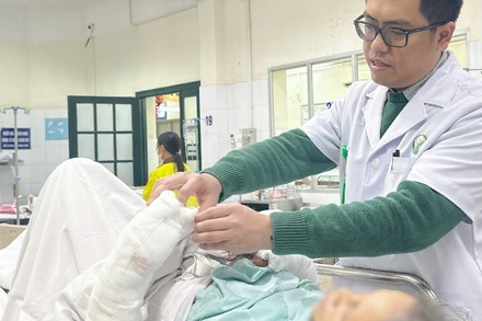 Bệnh nhân đang nằm điều trị tại Bệnh viện Hữu nghị Việt Đức.