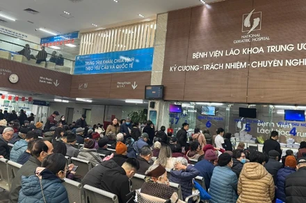 Bệnh nhân đến khám tại Bệnh viện Lão khoa Trung ương.