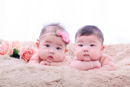 Hai thiên thần nhỏ Lê Duy Hưng và Lê Thùy Linh.