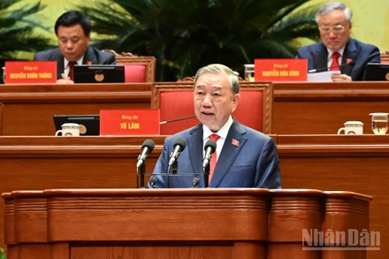 Tổng Bí thư Tô Lâm trình bày Báo cáo về các văn kiện trình Đại hội XIV. (Ảnh: THỦY NGUYÊN)