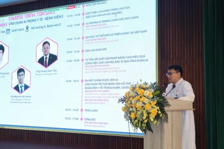 Tiến sĩ, bác sĩ Nguyễn Công Hựu, Giám đốc Bệnh viện E phát biểu.