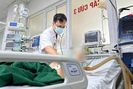 Bệnh nhân nằm điều trị tại Bệnh viện Bệnh Nhiệt đới Trung ương. 