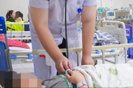 Bệnh nhi nằm điều trị tại Bệnh viện Nhi Trung ương.