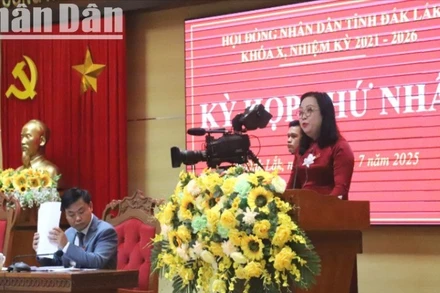 Phó Bí thư Thường trực Tỉnh ủy, Chủ tịch Hội đồng nhân dân tỉnh Đắk Lắk Cao Thị Hòa An phát biểu khai mạc kỳ họp.