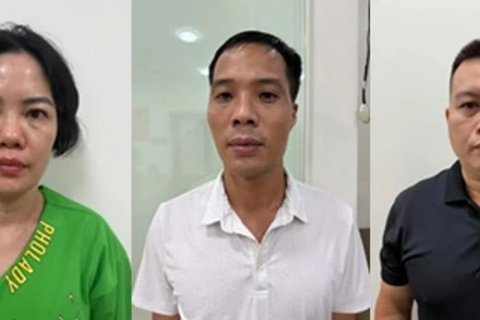 Nhóm đối tượng "cò mồi" bị tạm giữ.