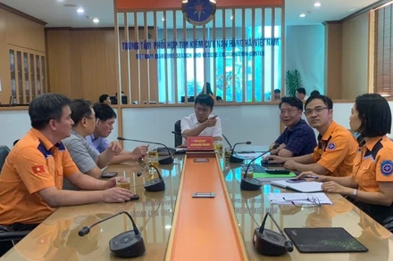 Cục trưởng Cục Hàng hải và Đường thủy Việt Nam Lê Đỗ Mười trực tiếp chỉ đạo hoạt động tìm kiếm cứu nạn tại Sở chỉ huy Trung tâm.