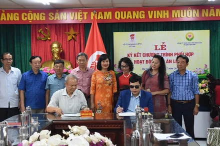 Lễ ký kết phối hợp hoạt động tri ân liệt sĩ.