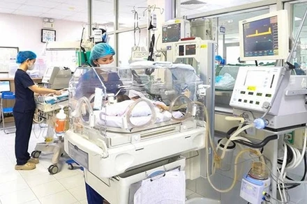 Bệnh nhi được tích cực cứu chữa tại Trung tâm Sơ sinh, Bệnh viện Nhi Trung ương nhưng không qua khỏi. 