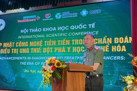 Đại tá, Phó Giáo sư, Tiến sĩ Nguyễn Thanh Tuyền, Giám đốc Bệnh viện 19-8 phát biểu tại Hội thảo.