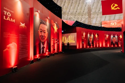 Triển lãm khắc hoạ chân dung, cuộc đời và sự nghiệp các Tổng Bí thư của Đảng qua các thời kỳ.