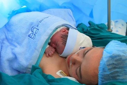 Em bé chào đời khỏe mạnh sau can thiệp.
