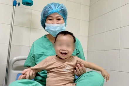  Bệnh nhi 15 tháng tuổi được ghép gan tại Bệnh viện Trung ương Huế xuất viện 