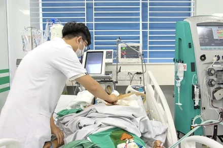 Bệnh nhân nằm điều trị tại Bệnh viện Bệnh Nhiệt đới Trung ương. 