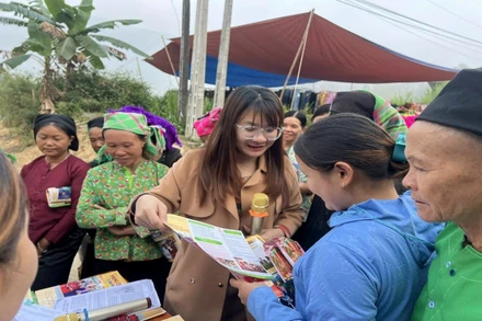 Tuyên truyền cho bà con tại các địa bàn ở vùng cao. 