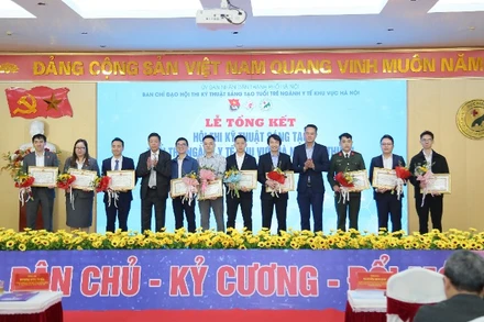 Các đề tài, kỹ thuật đoạt giải Nhất được nhận Bằng khen của Chủ tịch Ủy ban nhân dân Thành phố.