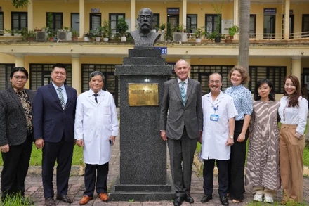 Chủ tịch Liên minh Nghị sĩ Toàn cầu về Phòng, chống Lao và đại diện Chương trình Chống lao Quốc gia.