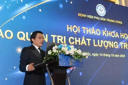 Thầy thuốc nhân dân, Giáo sư, Tiến sĩ Nguyễn Duy Ánh, Giám đốc Bệnh viện Phụ sản Trung ương chia sẻ tại hội thảo. 
