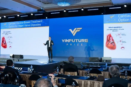 Phó Giáo sư Đỗ Thanh Nhỏ, Đại học New South Wales (Úc) giới thiệu về trái tim nhân tạo. 