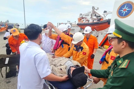 Bệnh nhân được bàn giao cho cơ quan chức năng.