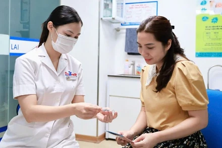 Tiêm phòng cúm mùa để tăng cường sức đề kháng. 