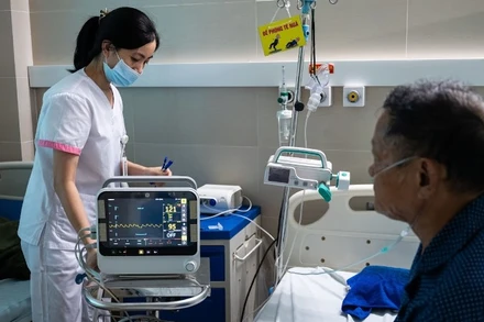 Bệnh nhân nằm điều trị cúm A tại Bệnh viện Thanh Nhàn. (Ảnh: BVCC) 