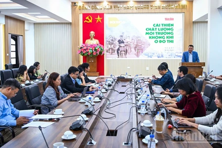 Toàn cảnh buổi đối thoại. (Ảnh: THÀNH ĐẠT)