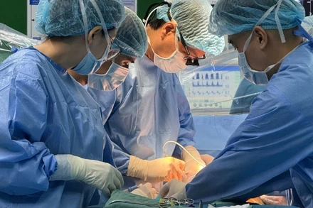 Kíp ghép gan của Bệnh viện Trung ương Quân đội 108 hỗ trợ Bệnh viện Đà Nẵng thực hiện ca ghép gan đầu tiên tại đơn vị này.