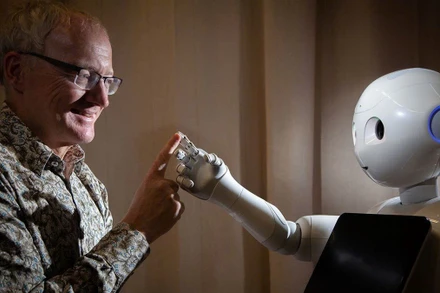 Giáo sư Toby Walsh, chuyên gia hàng đầu về AI tại Úc, đánh giá cao tầm quan trọng của tọa đàm do VinFuture tổ chức trong bối cảnh vấn đề quản trị phát triển AI đang “nóng” trên toàn cầu. (Ảnh: UNSW)