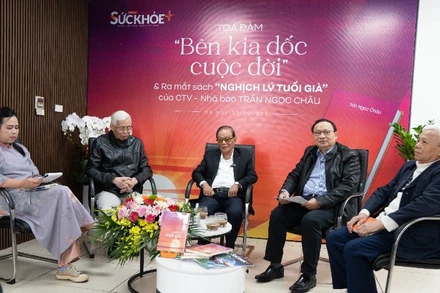 Các diễn giả chia sẻ tại tọa đàm.