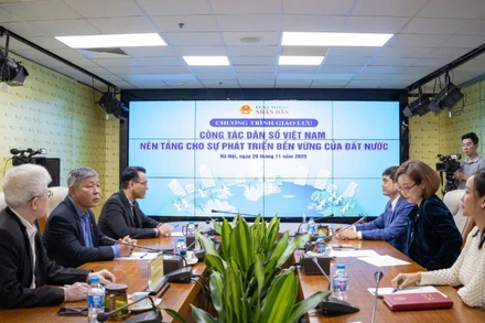 Các đại biểu tham dự buổi giao lưu. 