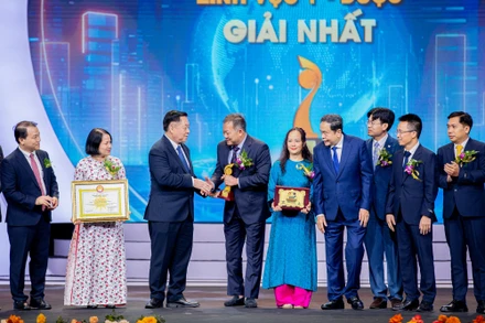 Bệnh viện Hữu nghị Việt Đức vừa được trao Giải Nhất trong lĩnh vực Y dược với công trình “Triển khai ghép đa tạng từ người hiến chết não tại Bệnh viện Hữu nghị Việt Đức”.