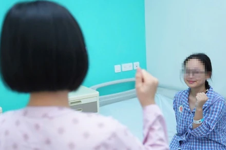 Hai mẹ con bình phục sau ca phẫu thuật.