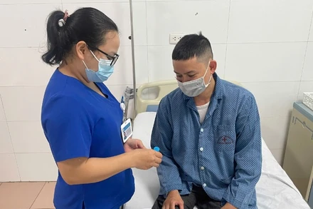 Bệnh nhân được dặn dò trước khi ra viện. 