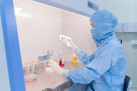 Một công đoạn trong quá trình tăng sinh tế bào miễn dịch tại Vinmec.