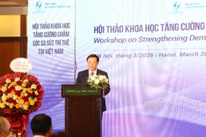 Phó Giáo sư, Tiến sĩ Nguyễn Trung Anh, Giám đốc Bệnh viện Lão khoa Trung ương phát biểu tại hội thảo. 