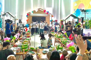 Tiệc sinh nhật cho bệnh nhi tại Bệnh viện Nhi Trung ương. 