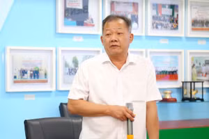 Phó Giáo sư, Tiến sĩ Dương Đức Hùng, Giám đốc Bệnh viện Hữu nghị Việt Đức chia sẻ về triển khai hoạt động khám, chữa bệnh tại cơ sở Hà Nam. 